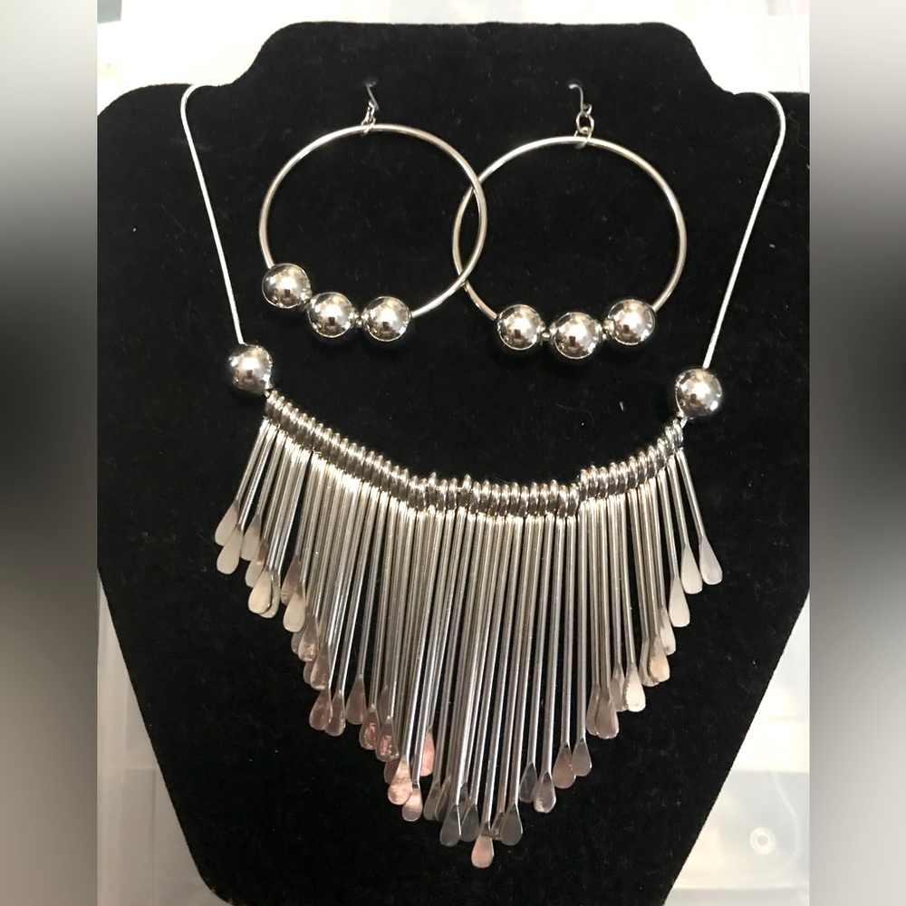 Necklace & Earrings set